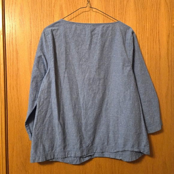 Vineyard Vines Top - Picture 2 of 5